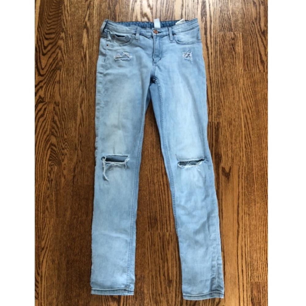 ✨H&M Ripped Jeans✨
